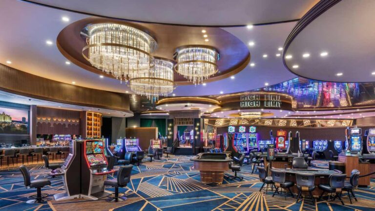 Accommodations, Dining, and Nightlife at Foxwoods Casino